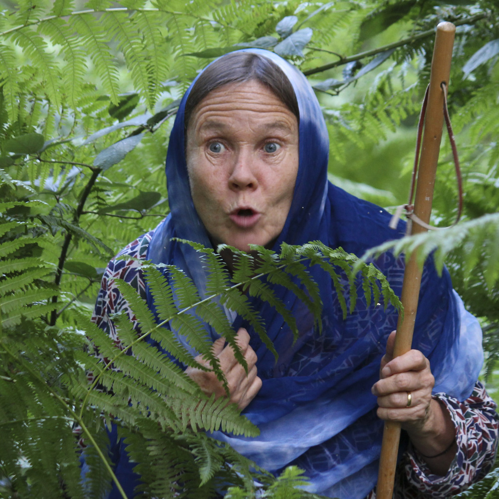 Kim in storytelling character mode, dressed in a blue shawl.